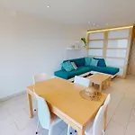 Apartment Spacieux 2p Renove Face Avec Terrasse Et Garage - Fr-1-196-381