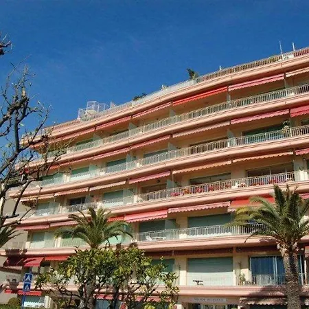Spacieux 2p Renove Face Avec Terrasse Et Garage Apartmán *
