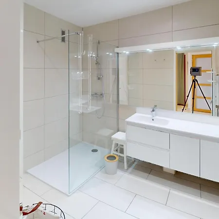 アパート Spacieux 2p Renove Face Avec Terrasse Et Garage - Fr-1-196-381 *