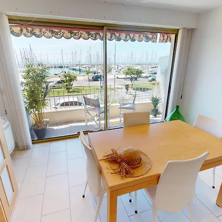 Spacieux 2p Rénové Face Avec Terrasse Et Garage - Fr-1-196-381 Appartement