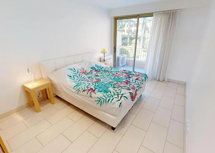 Spacieux 2p Renove Face Avec Terrasse Et Garage - Fr-1-196-381 * Menton