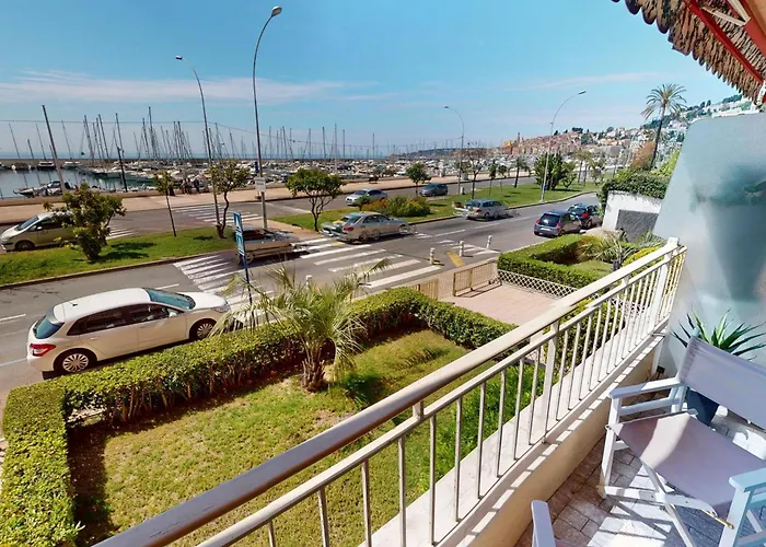 Spacieux 2p Renove Face Avec Terrasse Et Garage - Fr-1-196-381